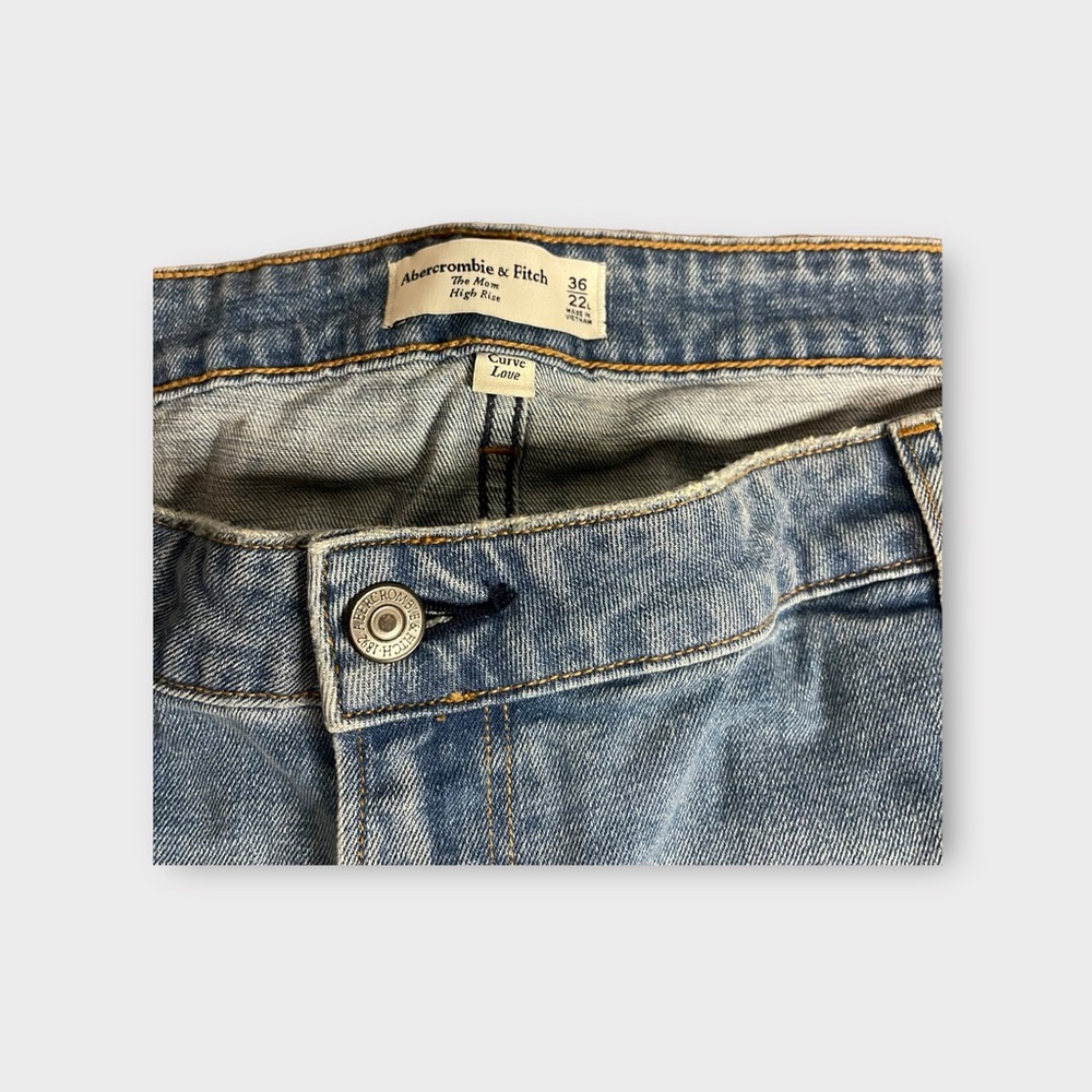 Abercrombie & Fitch Curve Love High Rise The Mom Medium Wash Jeans - Picture 4 of 5
